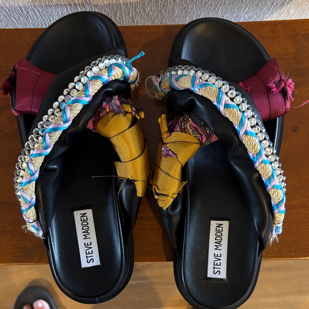 Steve Madden Black Sandals with Multicolor Accents